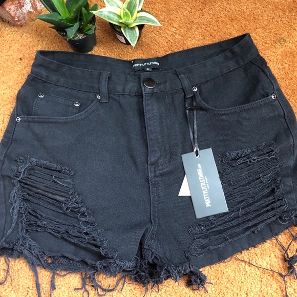 PrettyLittleThing Pants - Black distressed high waisted shorts